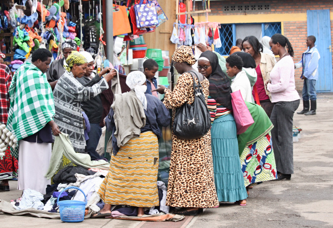 Rwandan people at the market